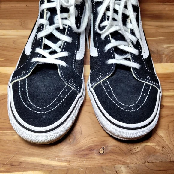 Vans Sk8-Hi sneakers in the classic Black/White color HIGH TOPS WMNS 8.5/MENS 7 - Picture 4 of 16